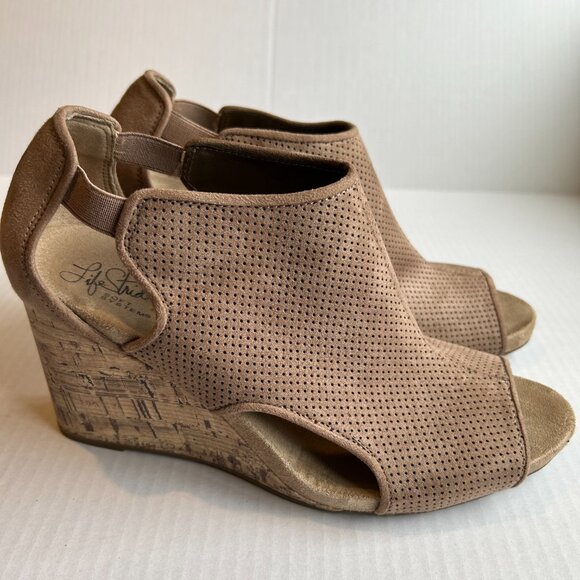 Women's Lifestride Soft System Perforated Wedge Sandal Tan Size 9.5 - Picture 2 of 9